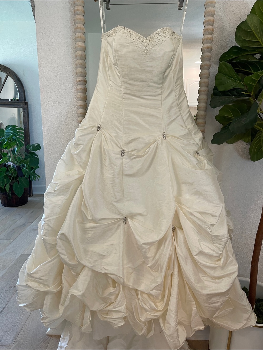 DAVIDS BRIDAL Ivory Strapless Wedding Dress Size 16